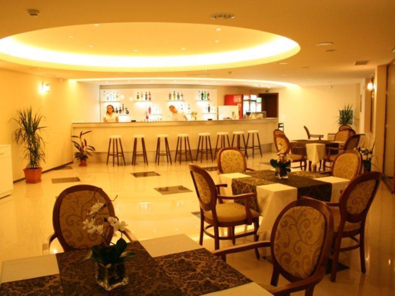 Hotel Central Golden Sands Exterior photo